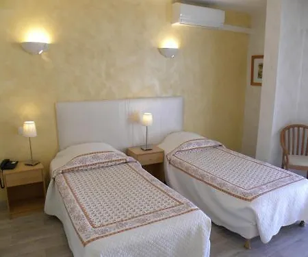 Anglade Otel 3*