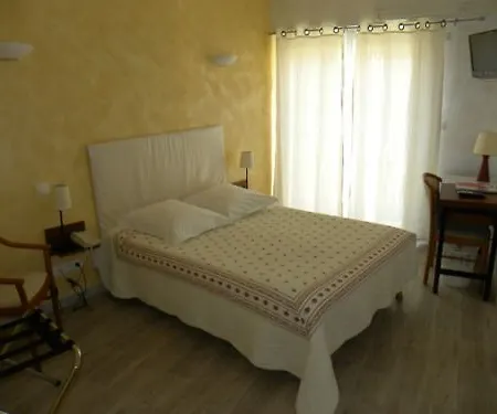 Anglade Otel 3*