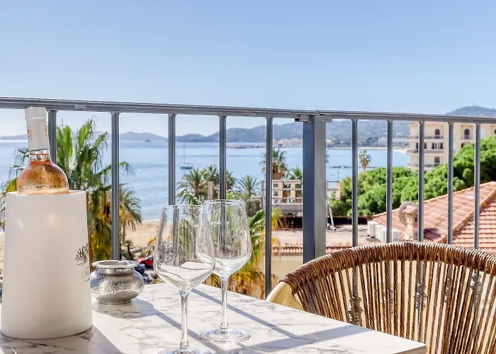 Anglade מלון לה לבאנדו