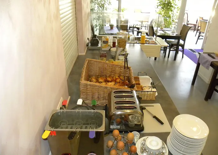 Anglade 3* לה לבאנדו