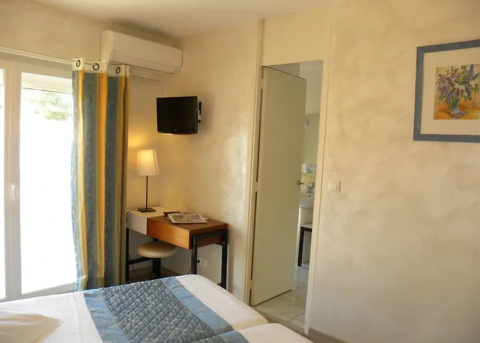 Anglade מלון לה לבאנדו